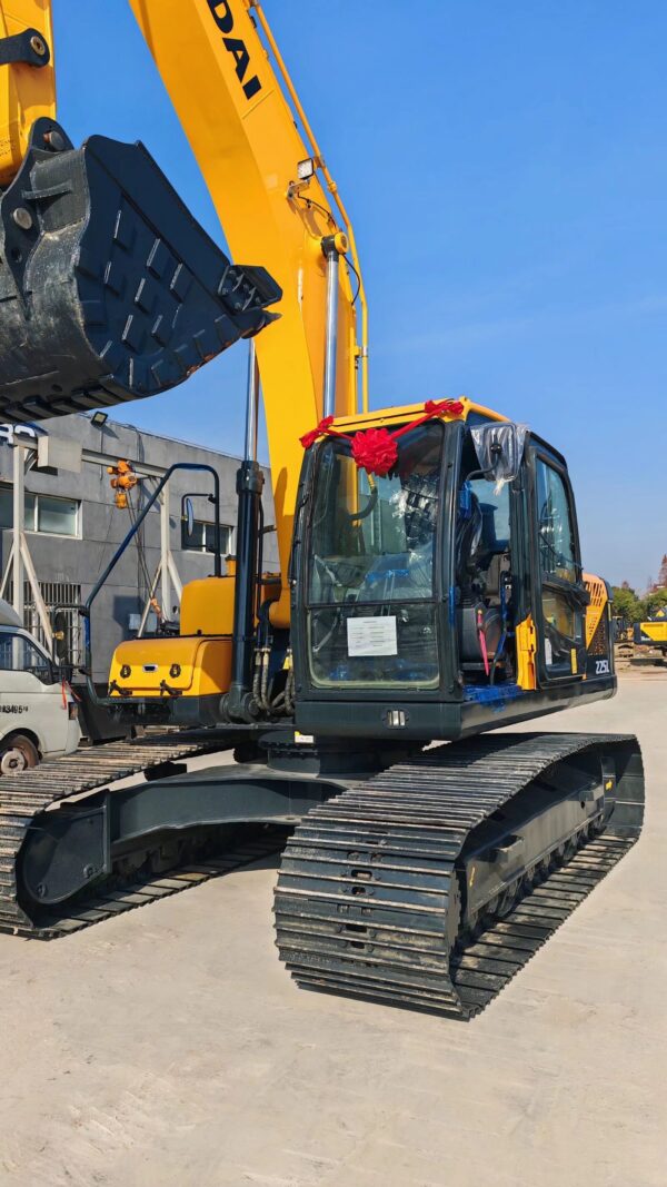 HYUNDAI 225LVS - Imagem 2