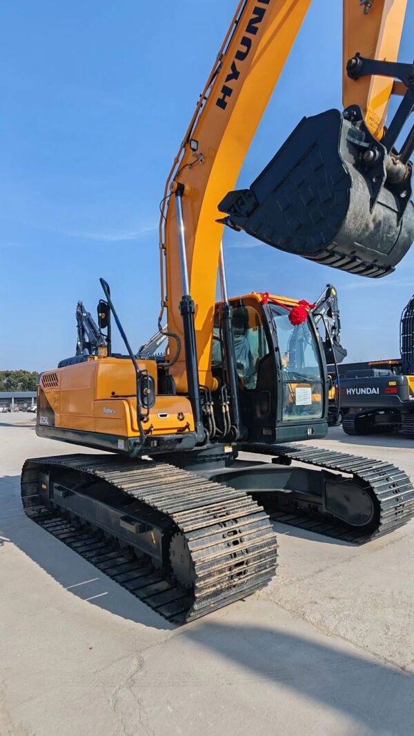HYUNDAI 225LVS - Imagem 3